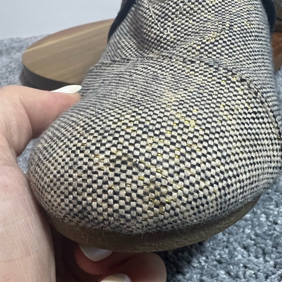 TOMS Gray/Gold Metallic Linen Desert Wedge Ankle Boots/Booties Size 9.5 - Picture 8 of 9
